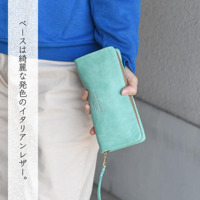 ベースは綺麗な発色のイタリアンレザー。