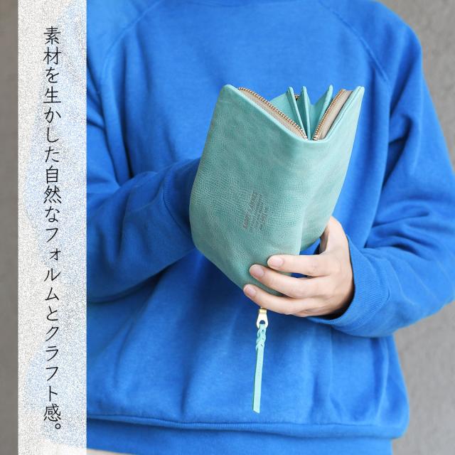 素材を生かした自然なフォルムとクラフト感。