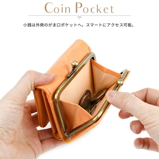 小銭は外側のがま口ポケットへ。スマートにアクセス可能。