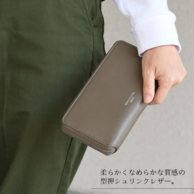 柔らかくなめらかな質感の型押シュリンクレザー。