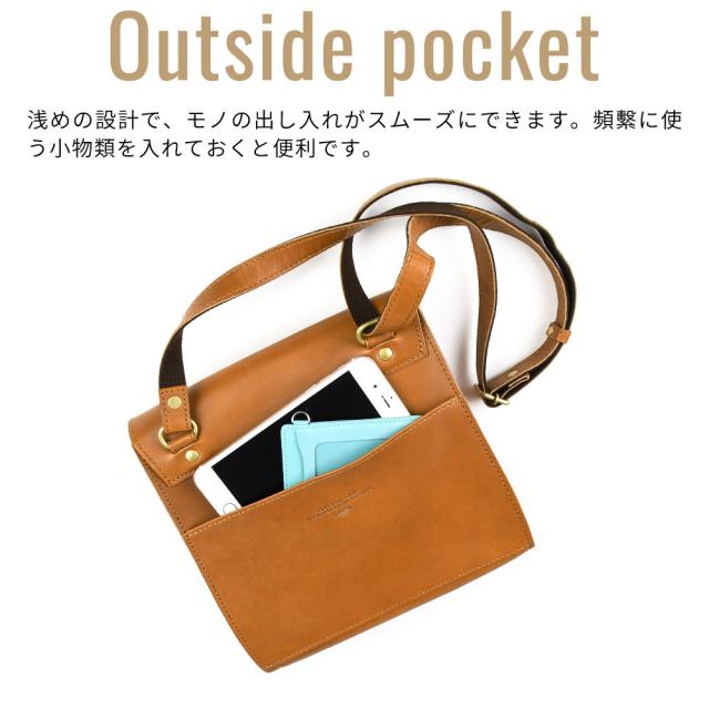 外側オープンポケット 浅めの設計で、モノの出し入れがスムーズにできます。頻に使う小物類を入れておくと便利です。