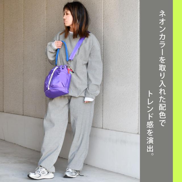 遊び心のある配色でトレンド感を演出。