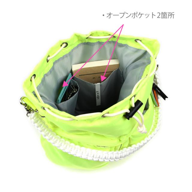 メインポケット内にオープンポケットが2つあります。