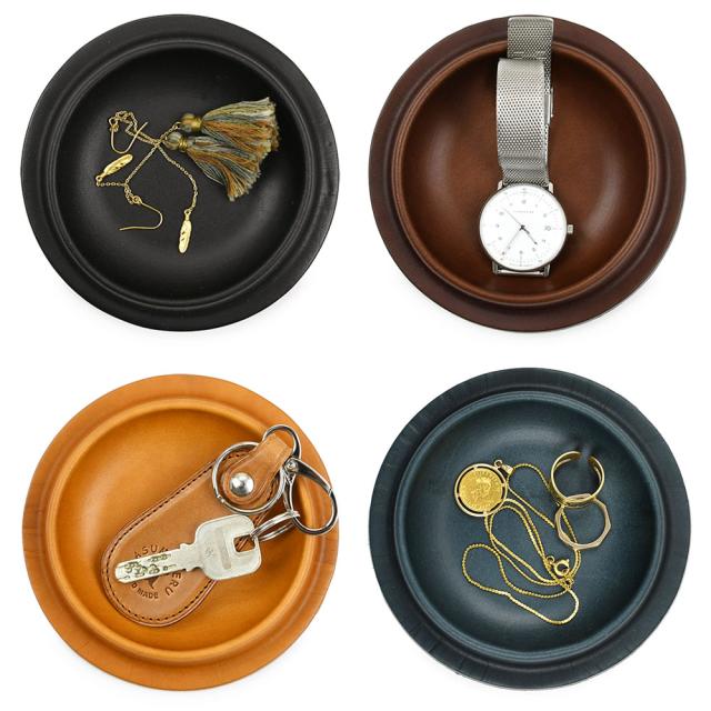 アクセサリーや時計、キーリングを置くのに便利なサイズ感です。