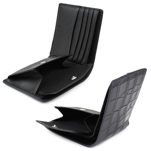 小銭入れはボタン開閉のフラップ式となります。