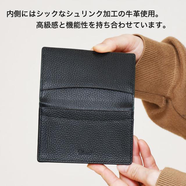内側にはシックなシュリンク加工の牛革使用。高級感と機能性を持ち合わせています。