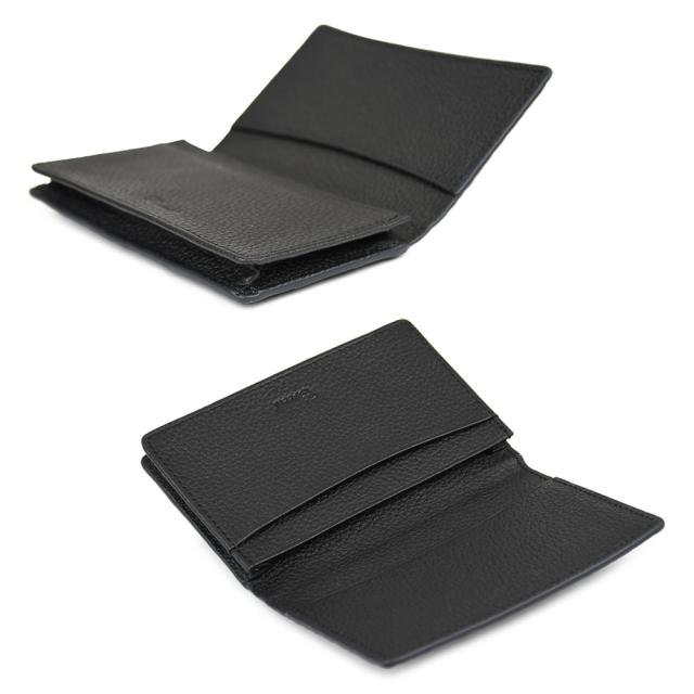 メインポケットの他にフロント、フラップ裏、背面外側にポケットがあります。