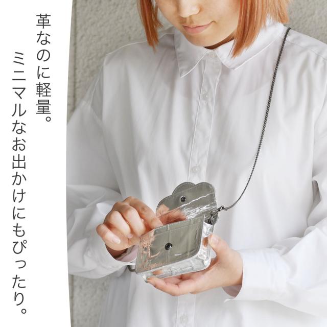 革なのに軽量。ミニマルなお出かけにもぴったり。