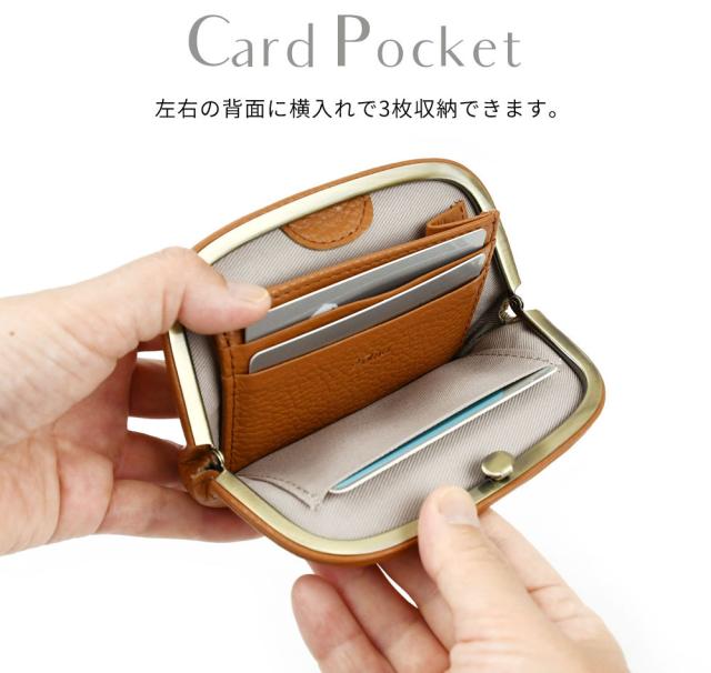 カードポケット 左右の背面に横入れで3枚収納できます。
