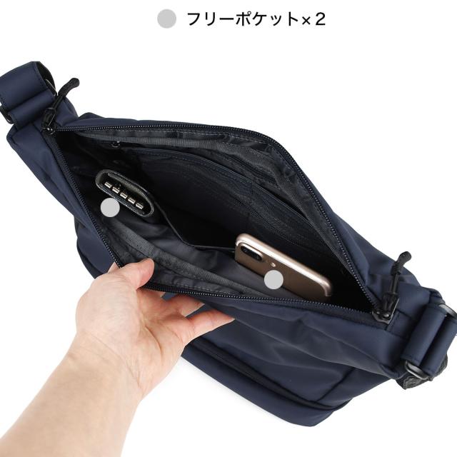 内側にはさらにフリーポケットが2つあります。