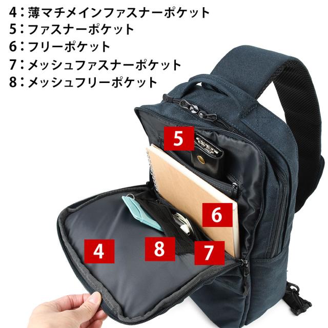 フロント側のメインポケットには内側に細やかなポケット使いで散らばる小物をすっきりと整理できます。