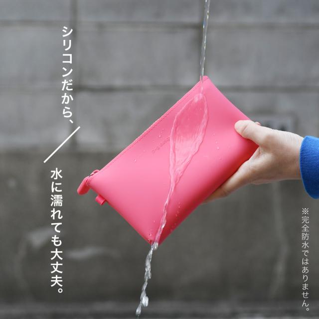 シリコンだから、水に濡れても大丈夫。（※完全防水ではありません。）