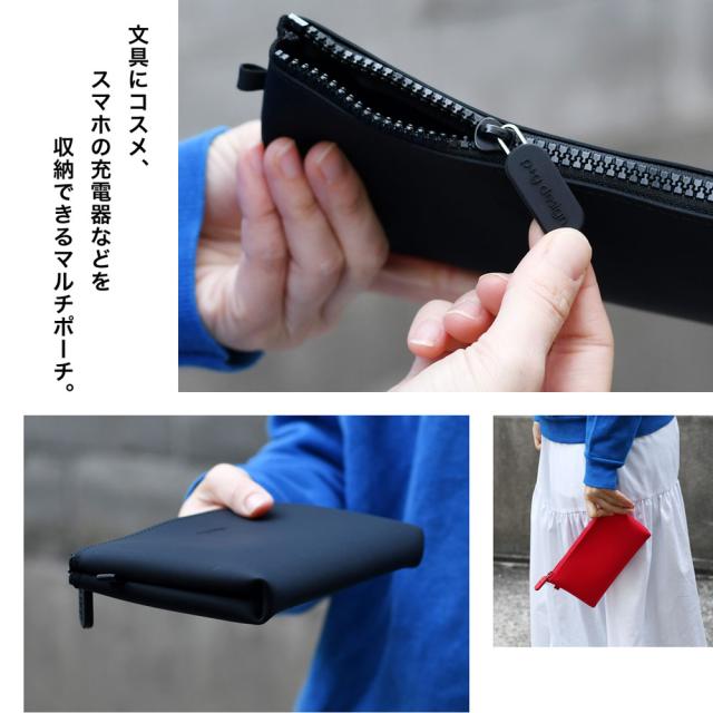 文具にコスメ、スマホの充電器などを収納できるマルチポーチ。