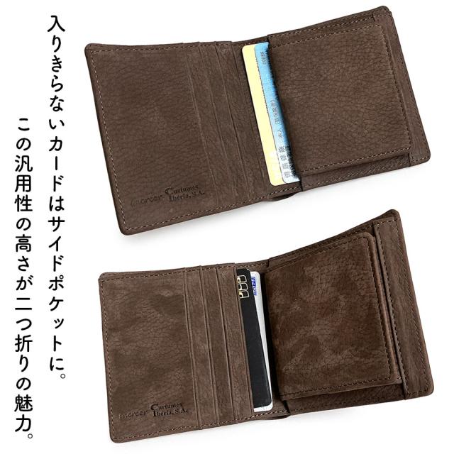 入りきらないカードはサイドポケットに。この汎用性の高さが二つ折りの魅力。