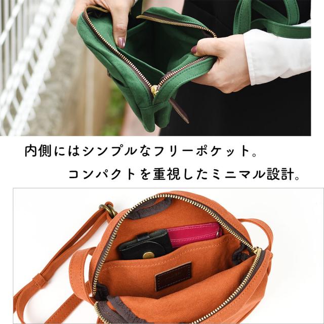 内側にはシンプルなフリーポケット。コンパクトを重視したミニマル設計。