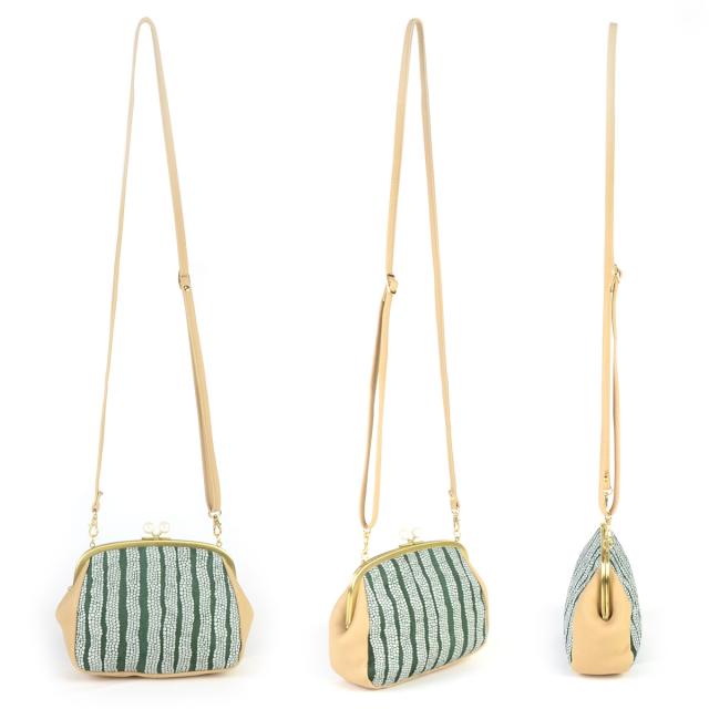 ふっくらコロンとしたフォルムが可愛いがまぐちポシェットです。