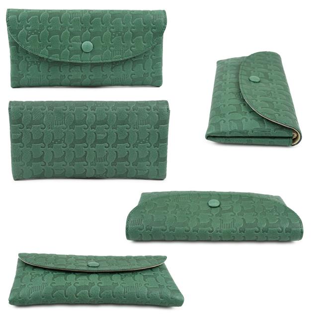 スリムですっきりとしたフォルムのフラップ長財布となります。