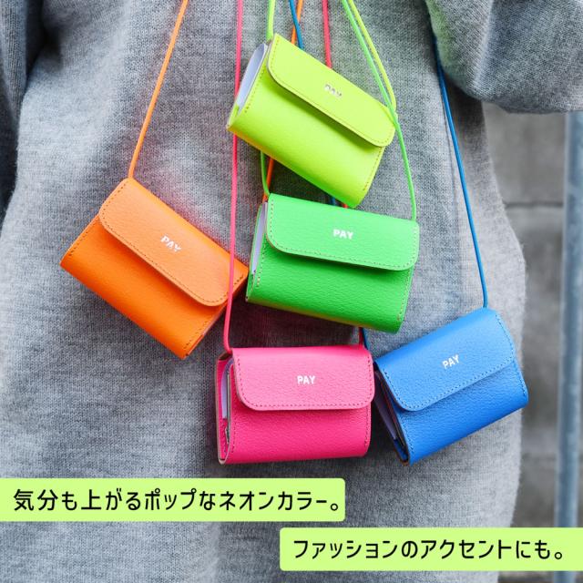 気分も上がるポップなネオンカラー。ファッションのアクセントにも。