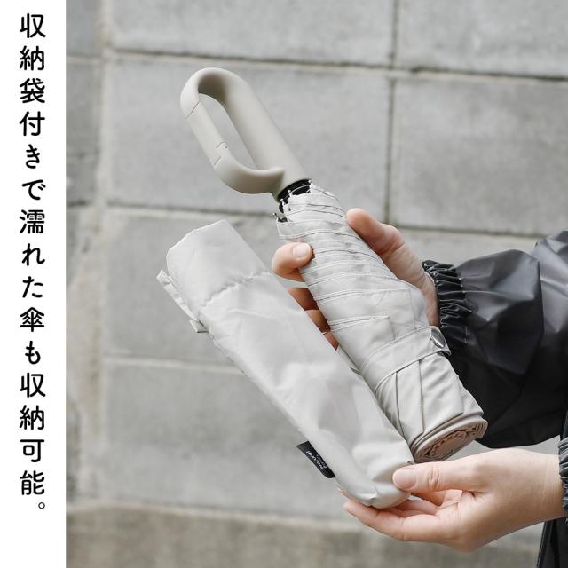 収納袋付きで濡れた傘も収納可能。