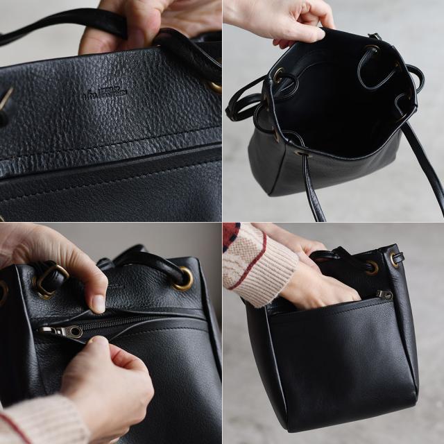 外側にはさりげなくブランドロゴが素押しで刻印されております。