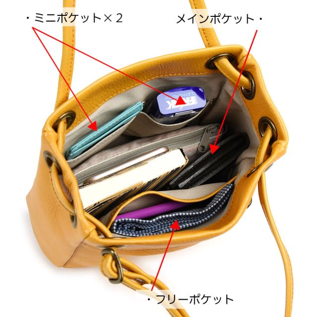 コンパクトなサイズ感ではありますが、角底でマチ幅も程々にあるため、見た目以上に収納力があります。内ポケットはフリーポケットが１つとミニポケットが２つあります。
