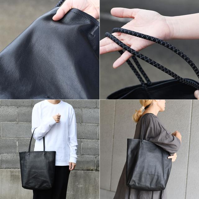 もともと傷が多くてデッドストックだった革を特殊な加工で、革本来の質感を損なうことなく再生させたサステナブルなレザーを使用しております。