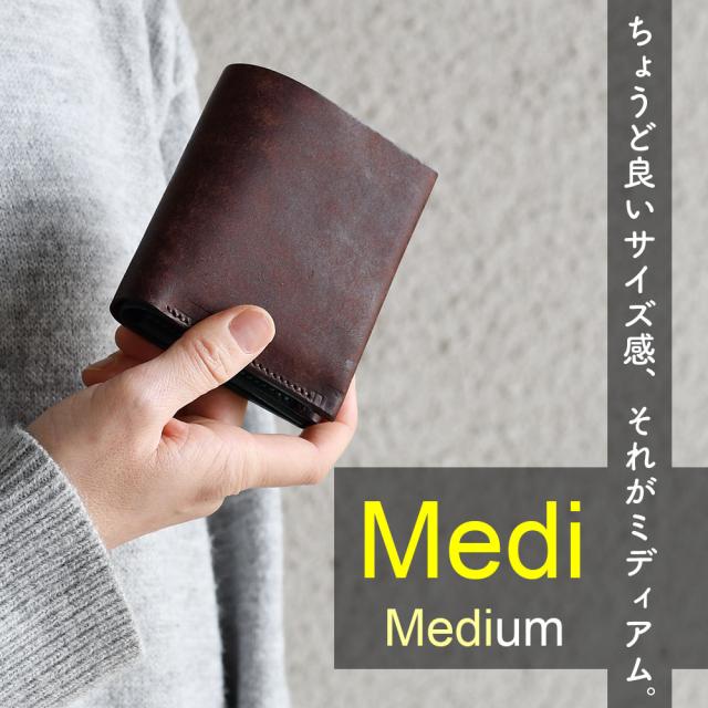 ちょうど良いサイズ感のミディアム。MediumのMedi。ミディウォレットです。