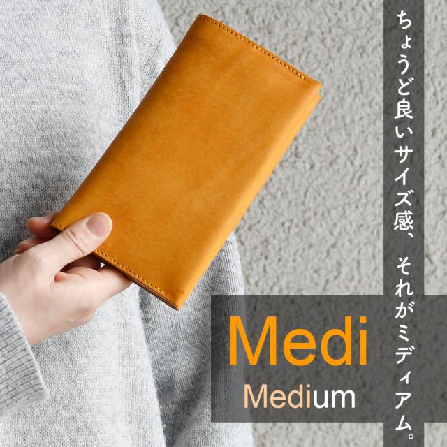 ちょうど良いサイズ感のミディアム。MediumのMedi。ミディウォレットです。