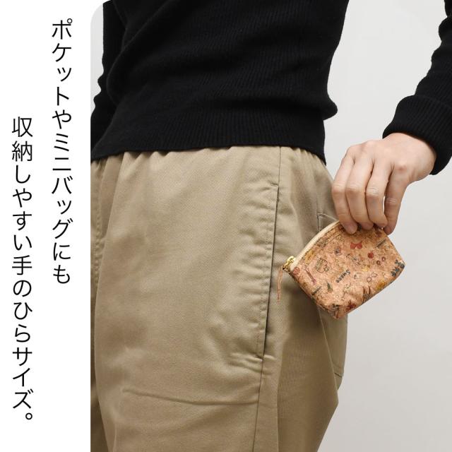 ポケットやミニバッグにも収納しやすい手のひらサイズ。