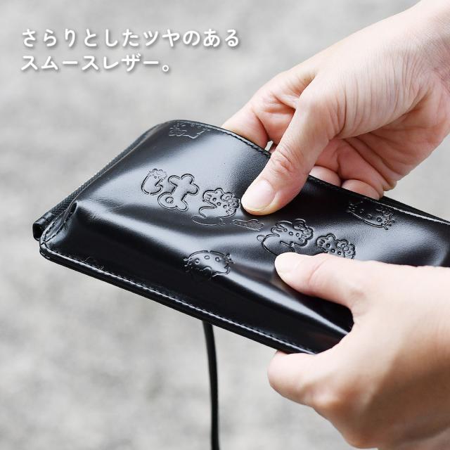 さらりとしたツヤのあるスムースレザー。