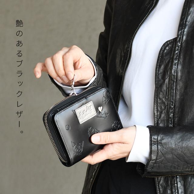 艶のあるブラックレザー。