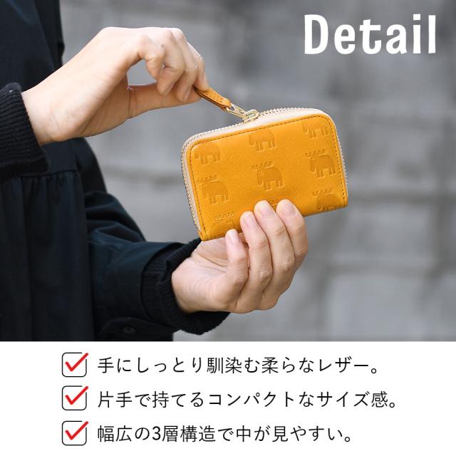 DETAIL 手にしっとり馴染む柔らなレザー。片手で持てるコンパクトなサイズ感。幅広の3層構造で中が見やすい。