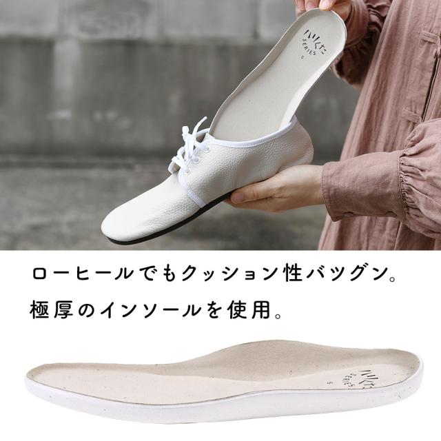 ローヒールでもクッションが効いた極厚インソールを使用。