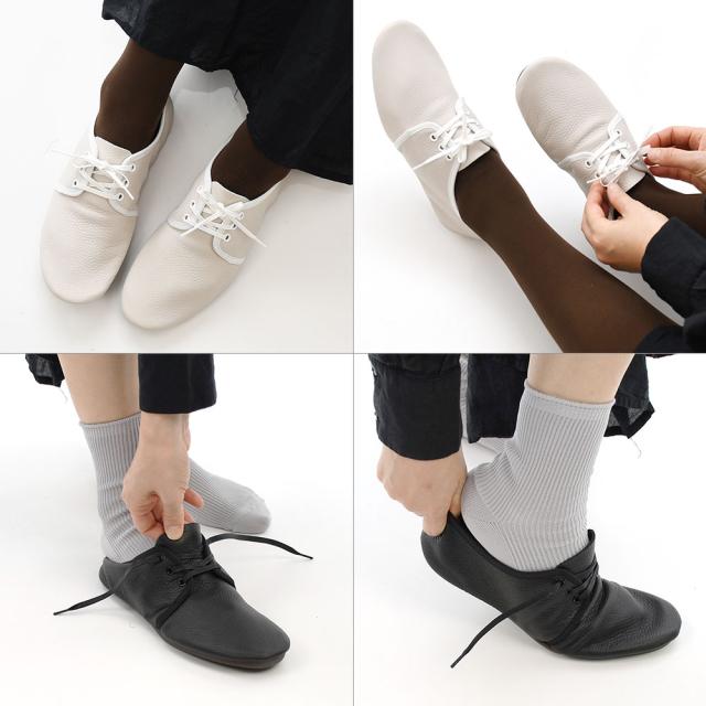 Uチップの三つ穴外羽シューズになりますのでカジュアルなシーンでも少し畏まったシーンでもお使いいただけます。