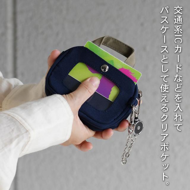 交通系ICカードなどを入れてパスケースとして使えるクリアポケット。