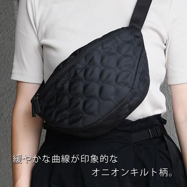 緩やかな曲線が印象的なオニオンキルト柄。