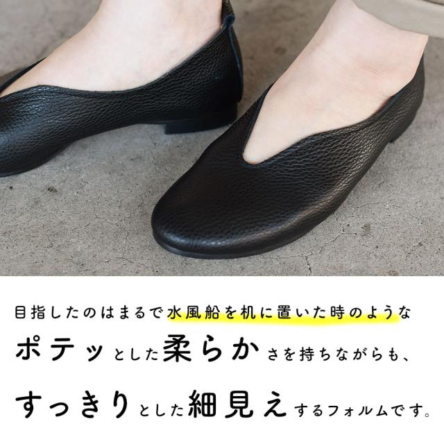 目指したのはまるで水風船を机に置いた時のようなポテッとした柔らかさを持ちながらも、すっきりとした細見えするフォルムです。