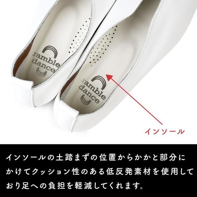 インソールの土踏まずの位置からかかと部分にかけてクッション性のある低反発素材を使用しており足への負担を軽減してくれます。