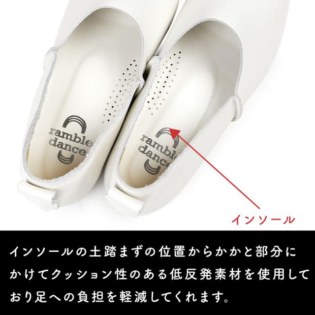 インソールの土踏まずの位置からかかと部分にかけてクッション性のある低反発素材を使用しており足への負担を軽減してくれます。