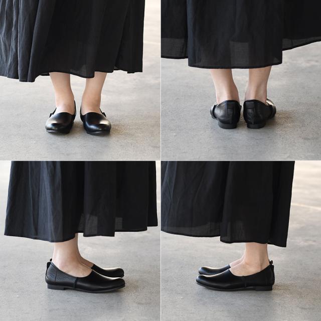 つま先上がりのフォルムがポイントのスリッポンシューズです。