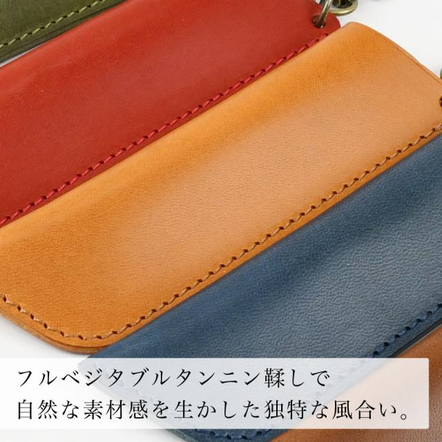 フルベジタブルタンニン鞣しで自然な素材感を生かした独特な風合い。
