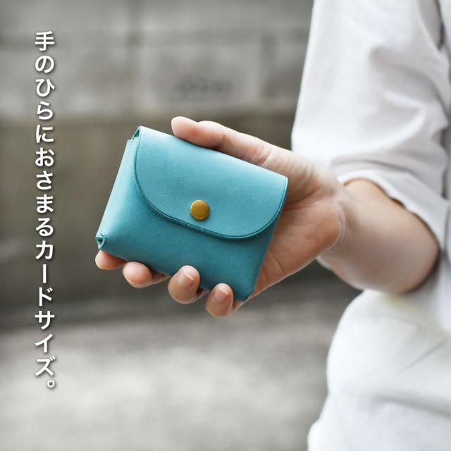 手のひらにおさまるカードサイズ。