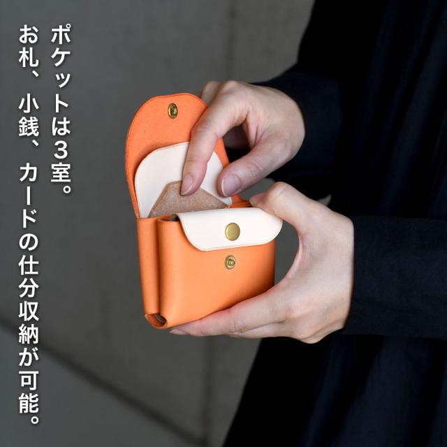 ポケットは3室。お札、小銭、カードの仕分収納が可能。