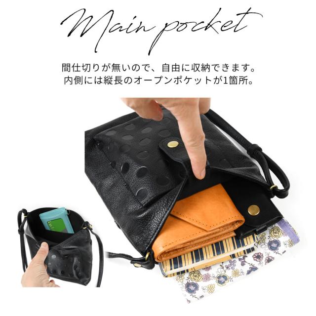 メインポケット スナップボタンベルトによる開閉。間仕切りが無いので、自由に収納できます。内側には縦長のオープンポケットが1箇所。