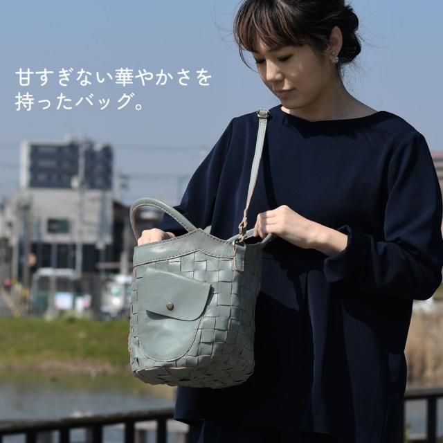 甘すぎない華やかさを持ったバッグ。