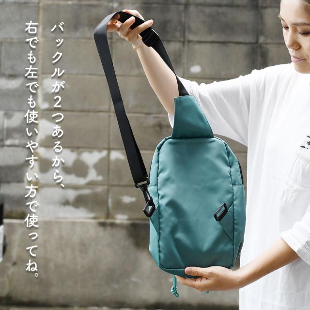 バックルが２つあるから、右でも左でも使いやすい方で使ってね。
