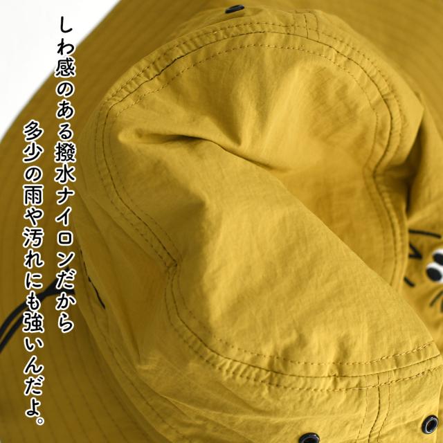 しわ感のある撥水ナイロンだから多少の雨や汚れにも強いんだよ。