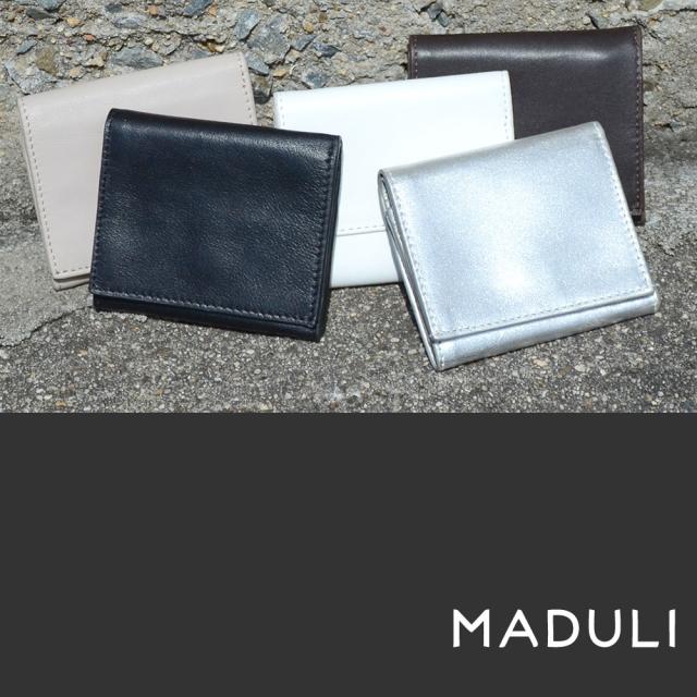 カラーはWHITE(ホワイト)、LIGHTBEIGE(ライトベージュ)、SILVER(シルバー)、DARK BROWN(ダークブラウン)、BLACK(ブラック)の5色展開です。