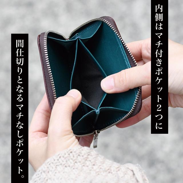 内側はマチ付きポケット２つに間仕切りとなるマチなしポケット。