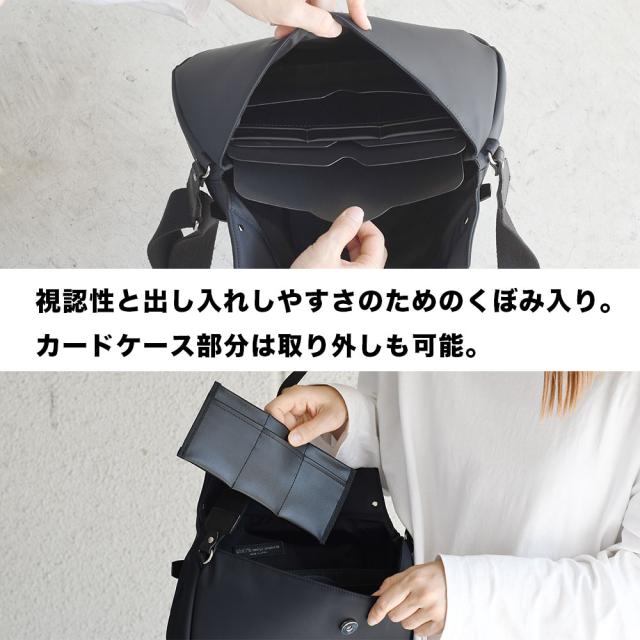 視認性と出し入れしやすさのためのくぼみ入り。カードケース部分は取り外しも可能。